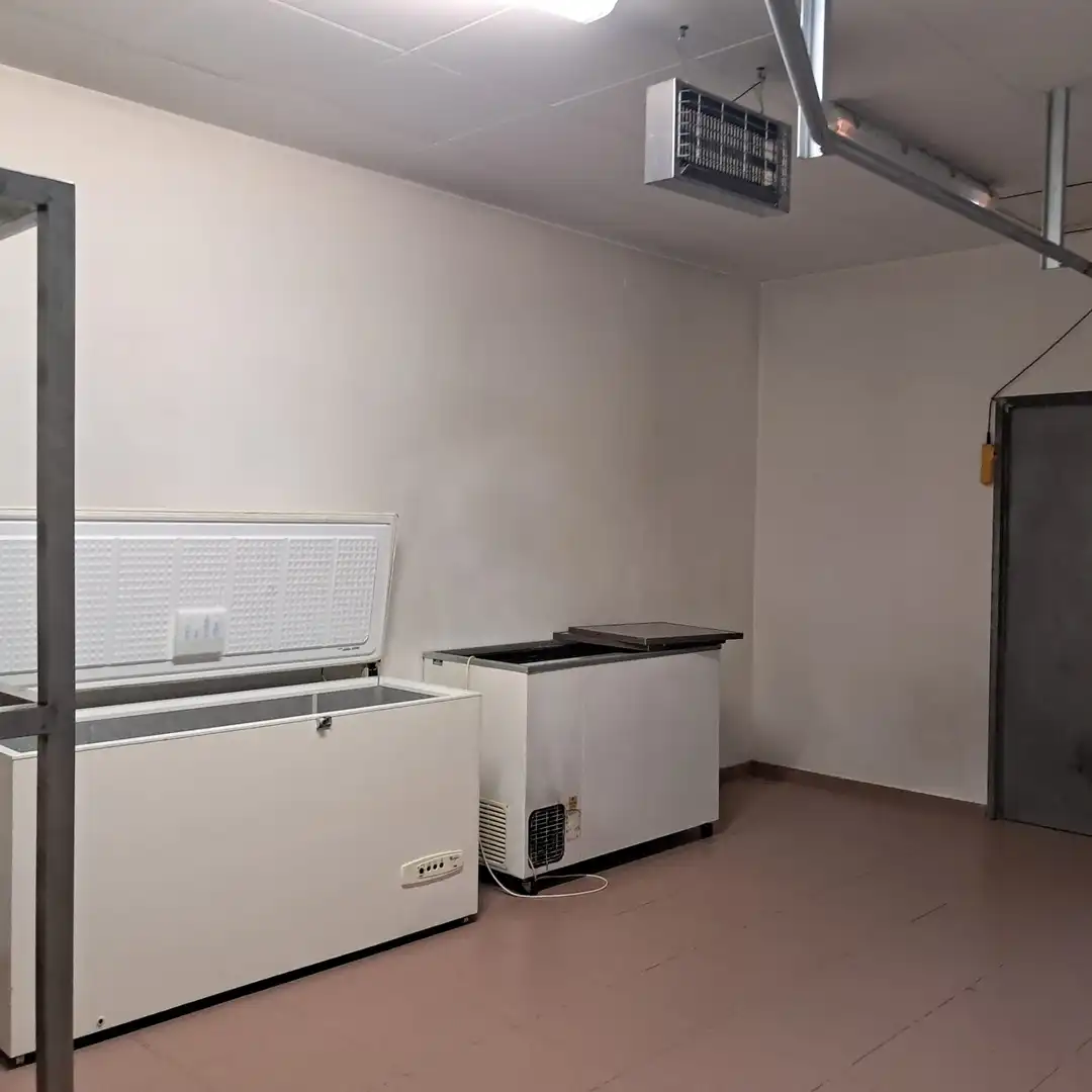 Cuina de Local en venda en Sant Joan Les Fonts amb Aire condicionat, Calefacció i Alarma