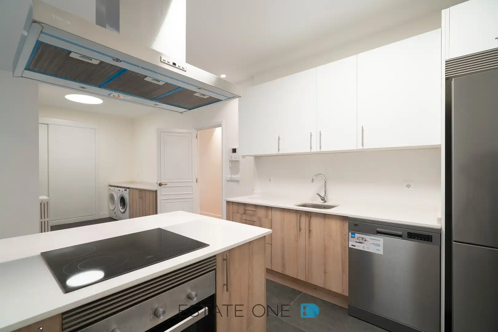 Kitchen of Flat for rent in Madrid  with Air Conditioner, Heating and Parquet flooring