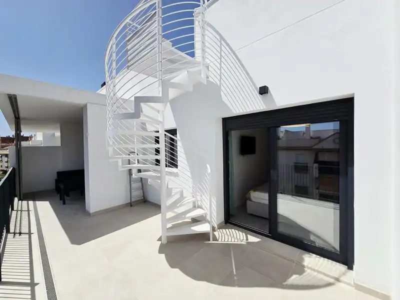 Terrassa de Àtic de lloguer en Estepona amb Aire condicionat, Terrassa i Piscina
