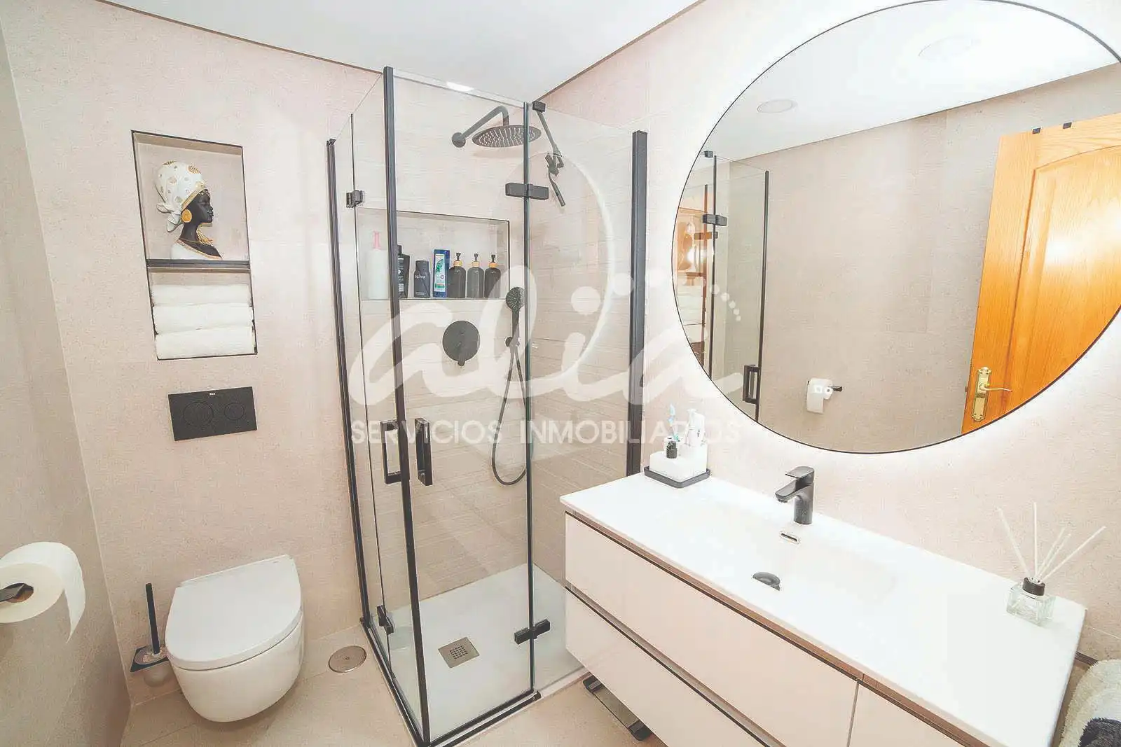 Bathroom of Detached homes for sale in Pinto  with Air Conditioner, Heating and Terrace