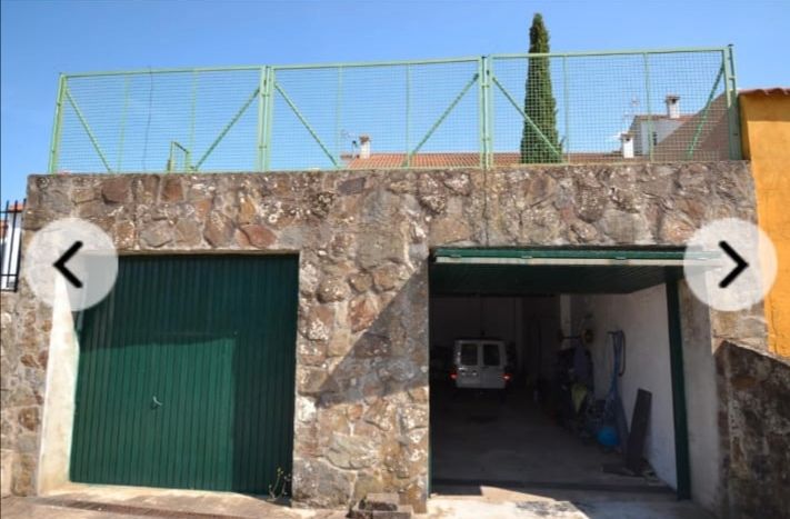 Aparcament de Casa o xalet en venda en Plasencia amb Calefacció, Terrassa i Moblat