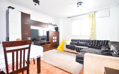 Living room of Flat for sale in Carbajosa de la Sagrada