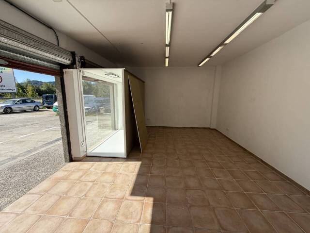 Local comercial en Alquiler en Calle Llevant en Medinyà