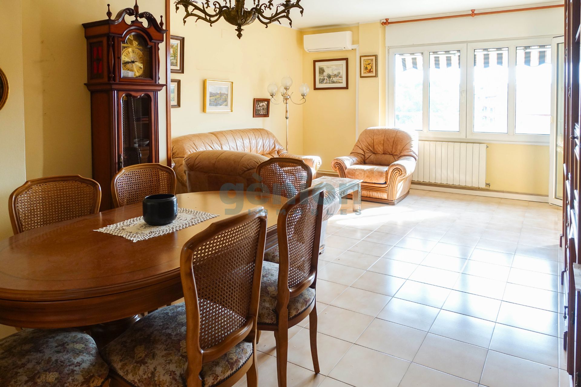 Sala d'estar de Pis en venda en Girona Capital amb Aire condicionat, Calefacció i Terrassa
