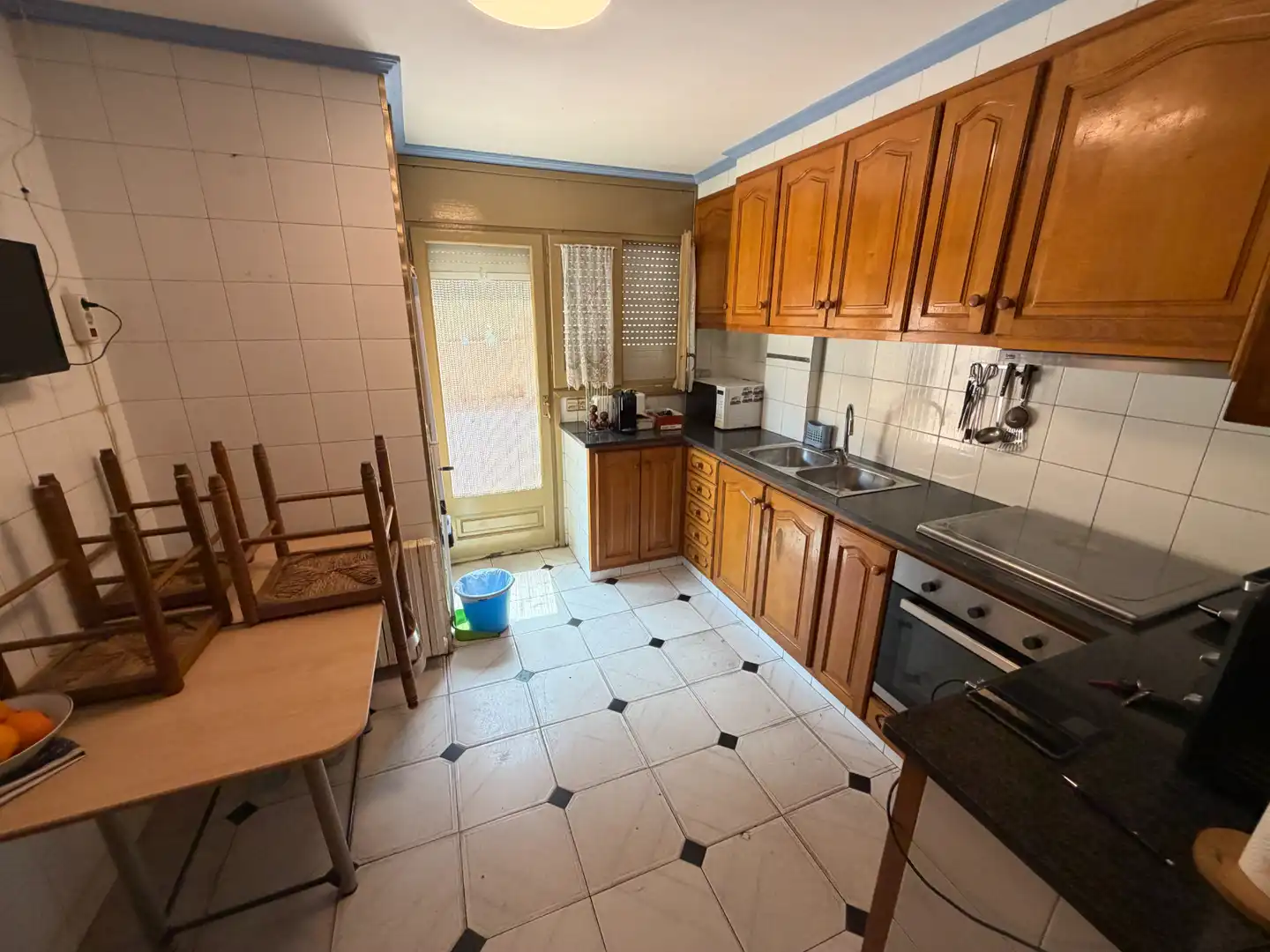 Cuina de Casa adosada en venda en Olot amb Calefacció, Terrassa i Balcó