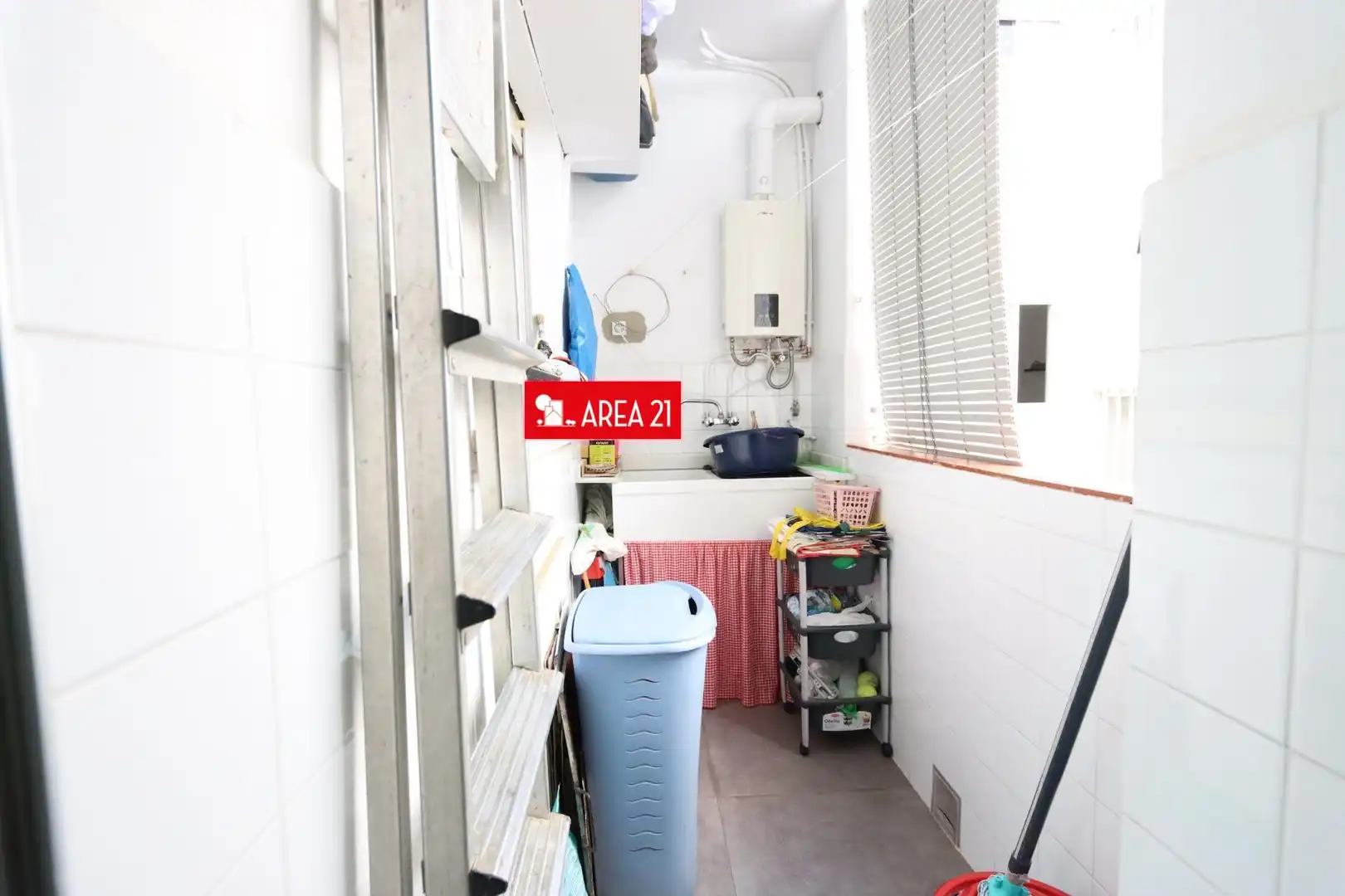 Piso en venta en La Pobla de Vallbona con Balcón