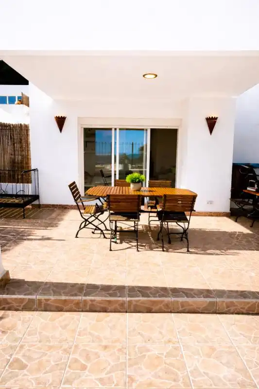 Terrasse von Maisonette zum Verkauf in Santa Eulària des Riu mit Klimaanlage, Heizung und Privatgarten