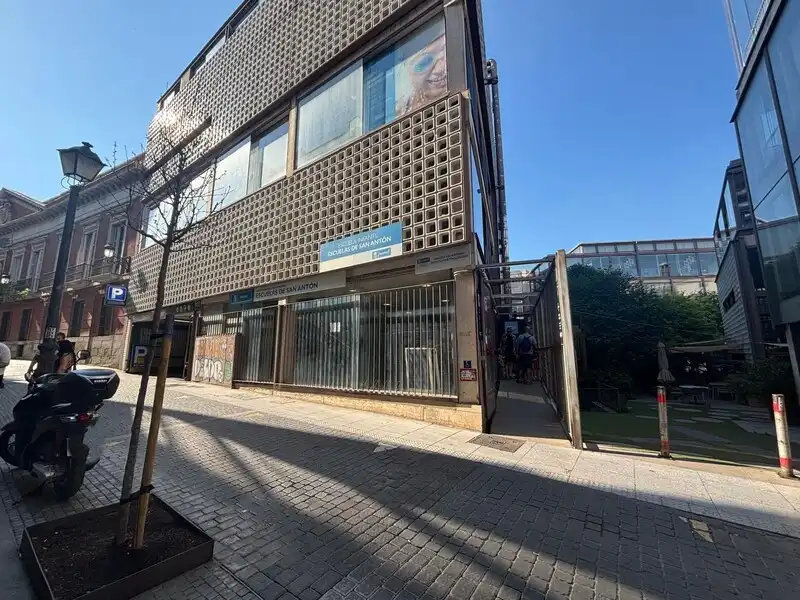 Exterior view of Garage for sale in Madrid