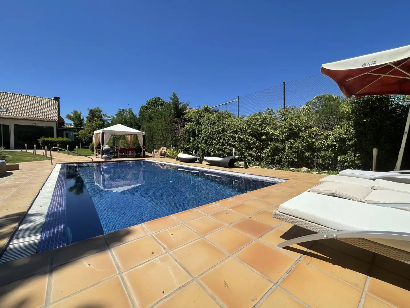 Piscina de Casa o chalet en venta en Boadilla del Monte con Aire acondicionado, Jardín privado y Trastero