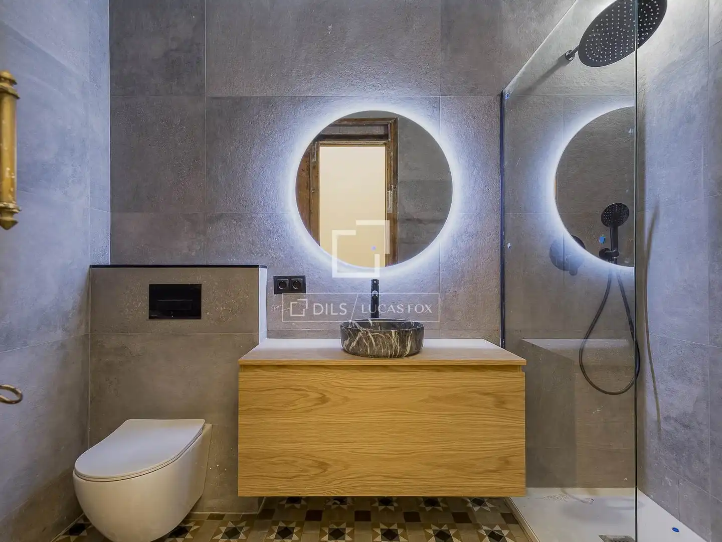 Bathroom of Flat for sale in Barcelona  with Air Conditioner, Private garden and Terrace