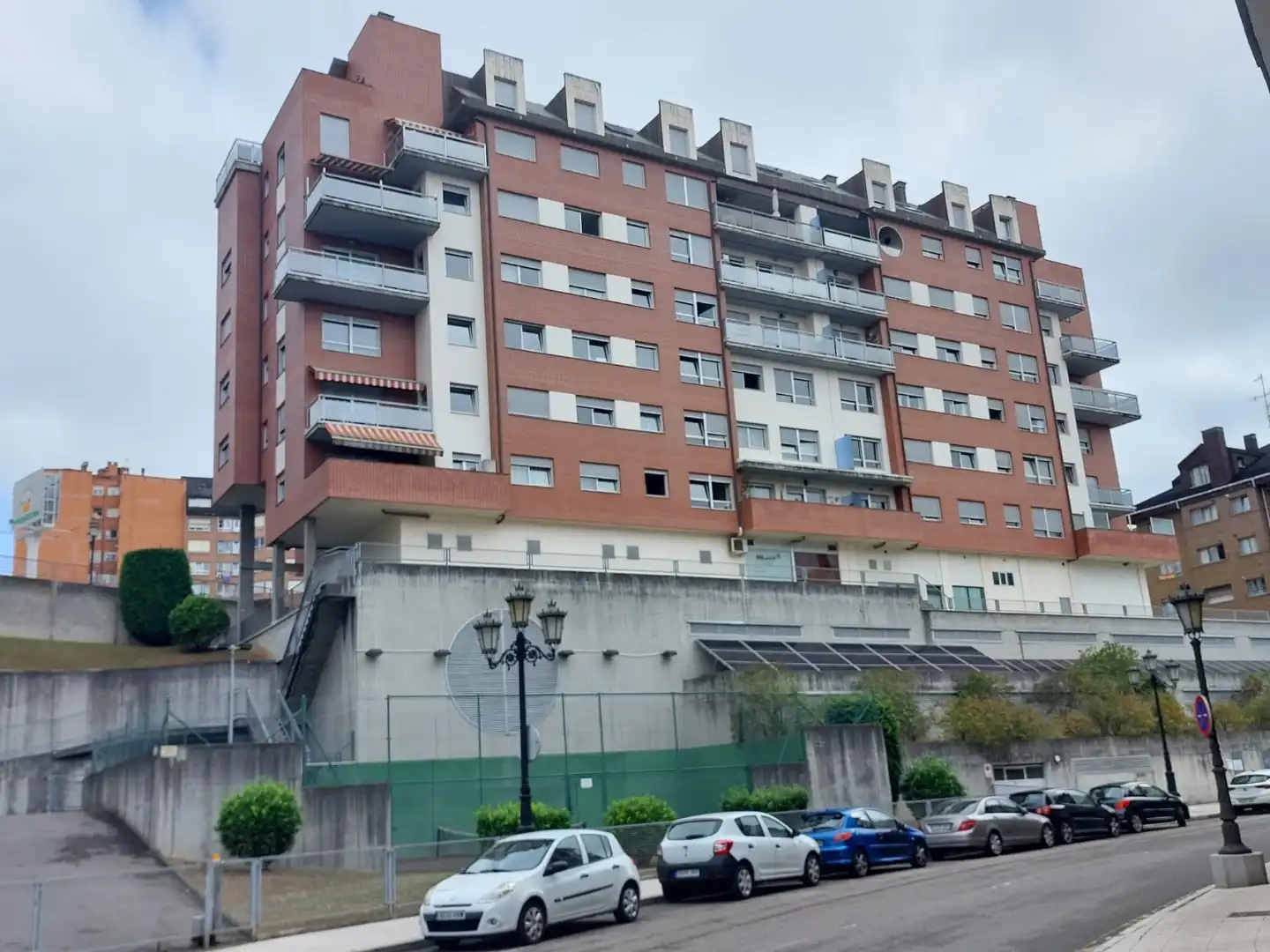 Vista exterior de Garatge de lloguer en Oviedo 