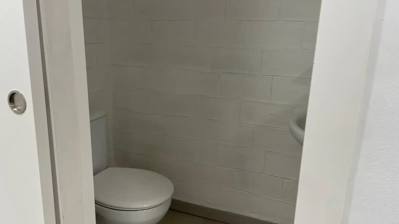 Bathroom of Commercial properties for rent in El Masnou  with Air Conditioner