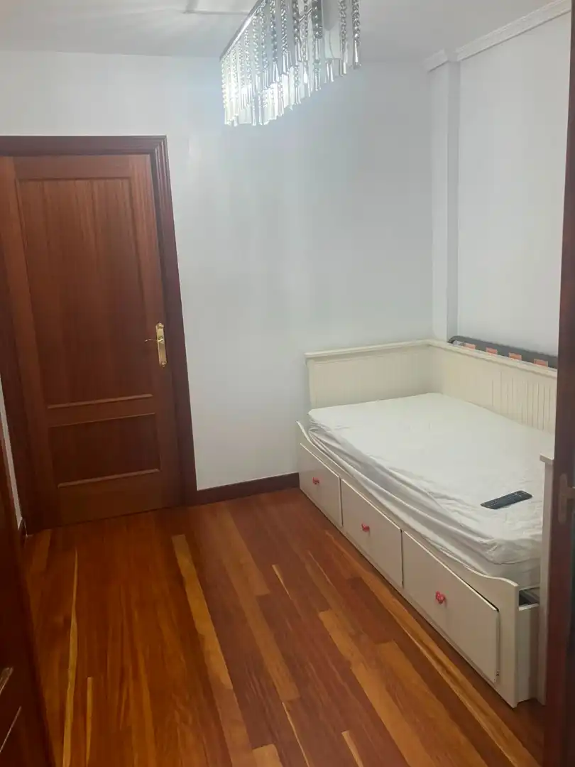Bedroom of Flat for rent in Leioa  with Heating, Furnished and Oven