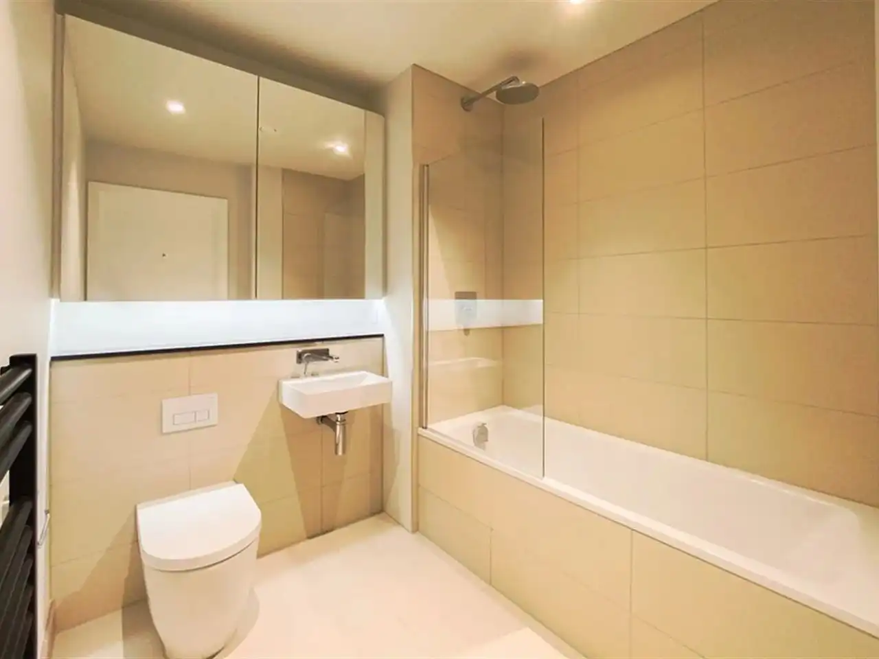 Bathroom of Apartments for share in Casco Antiguo