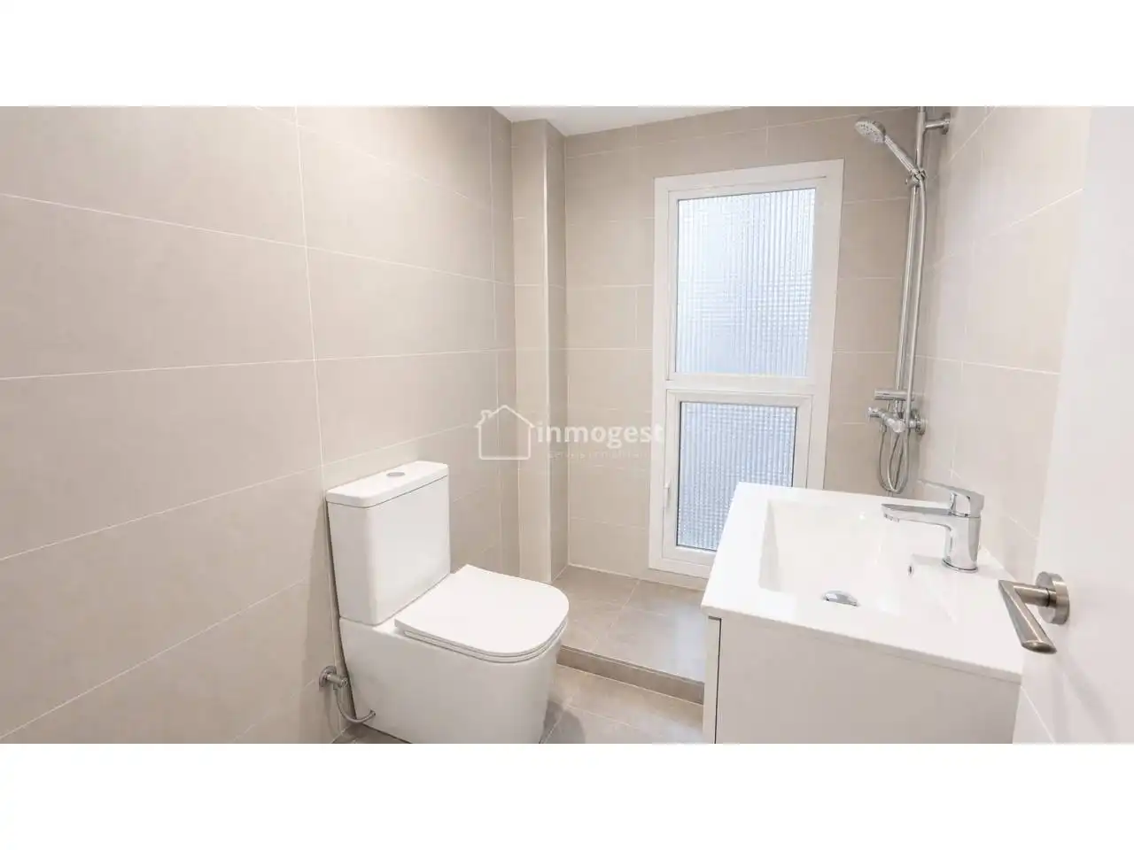 Baño de Piso en venta en Salt con Balcón