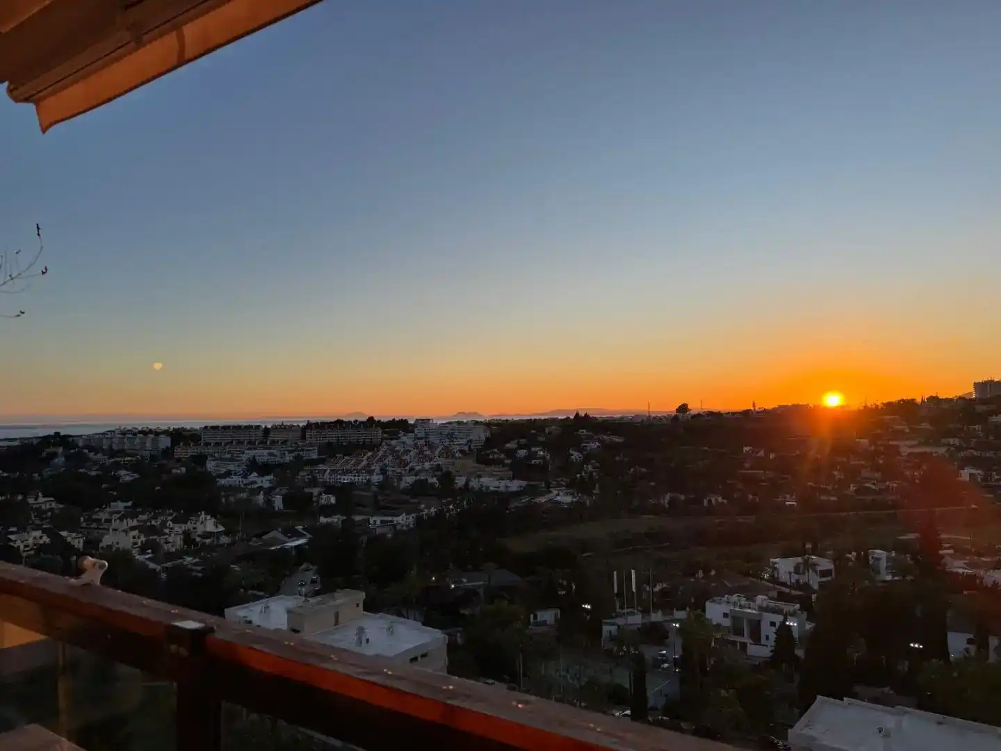 Außenansicht von Wohnung zur Miete in Marbella mit Klimaanlage, Schwimmbad und Möbliert