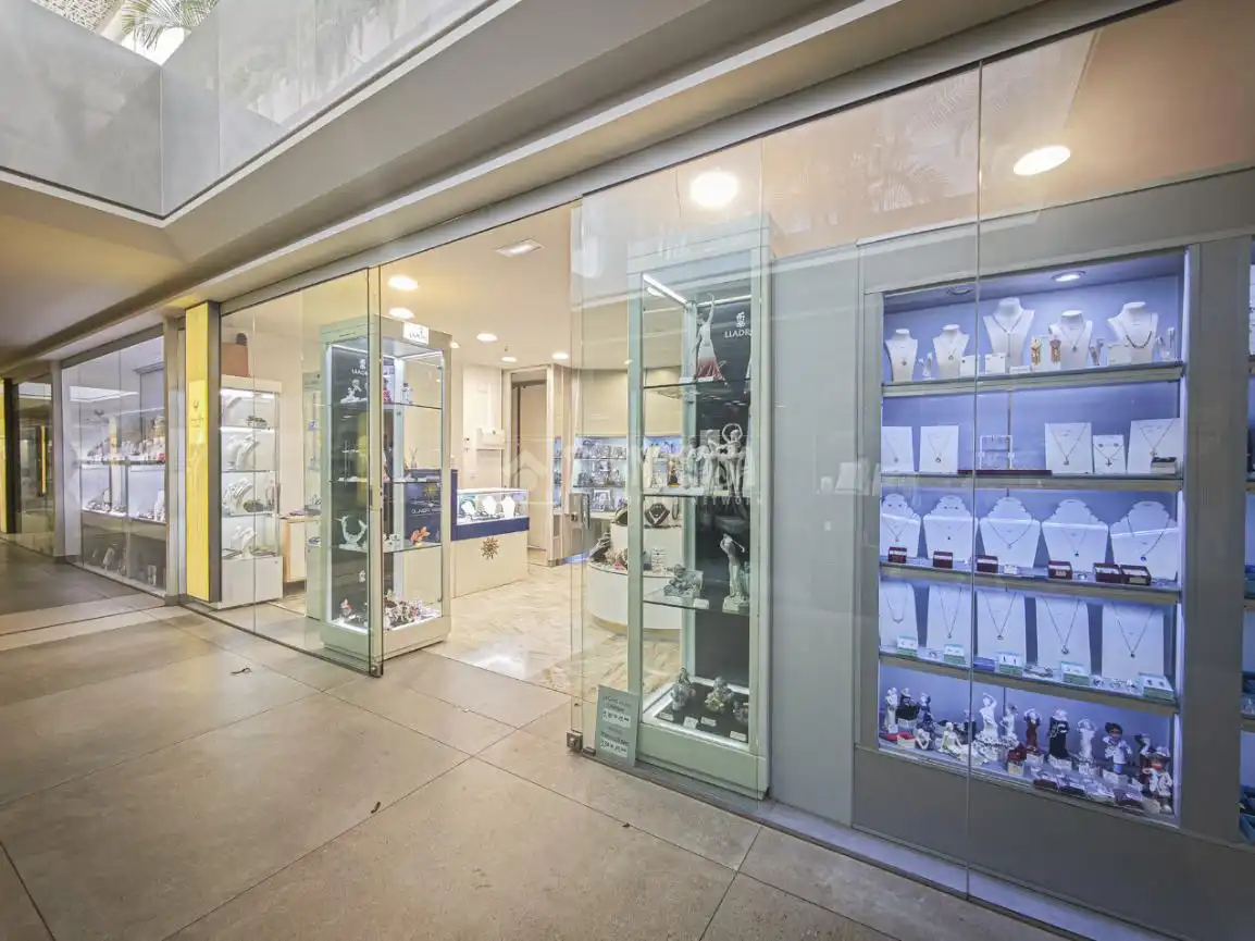 Commercial properties for sale in Arona  with Air Conditioner, Furnished and Alarm
