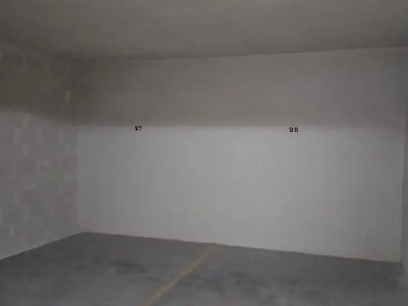 Parkplatz von Garage zum Verkauf in Ador