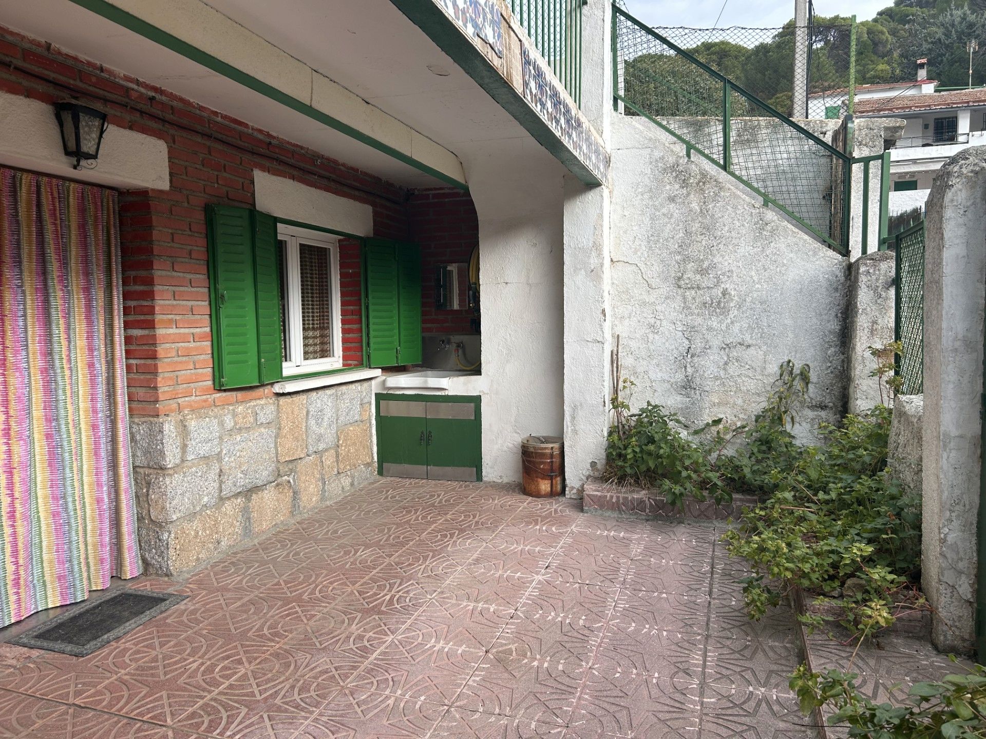 Exterior view of Single-family semi-detached for sale in Navas del Rey  with Heating, Terrace and Storage room