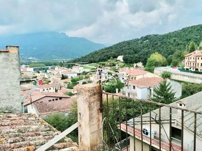 Vista exterior de Casa adosada en venda en La Vall d'en Bas amb Calefacció, Terrassa i Traster