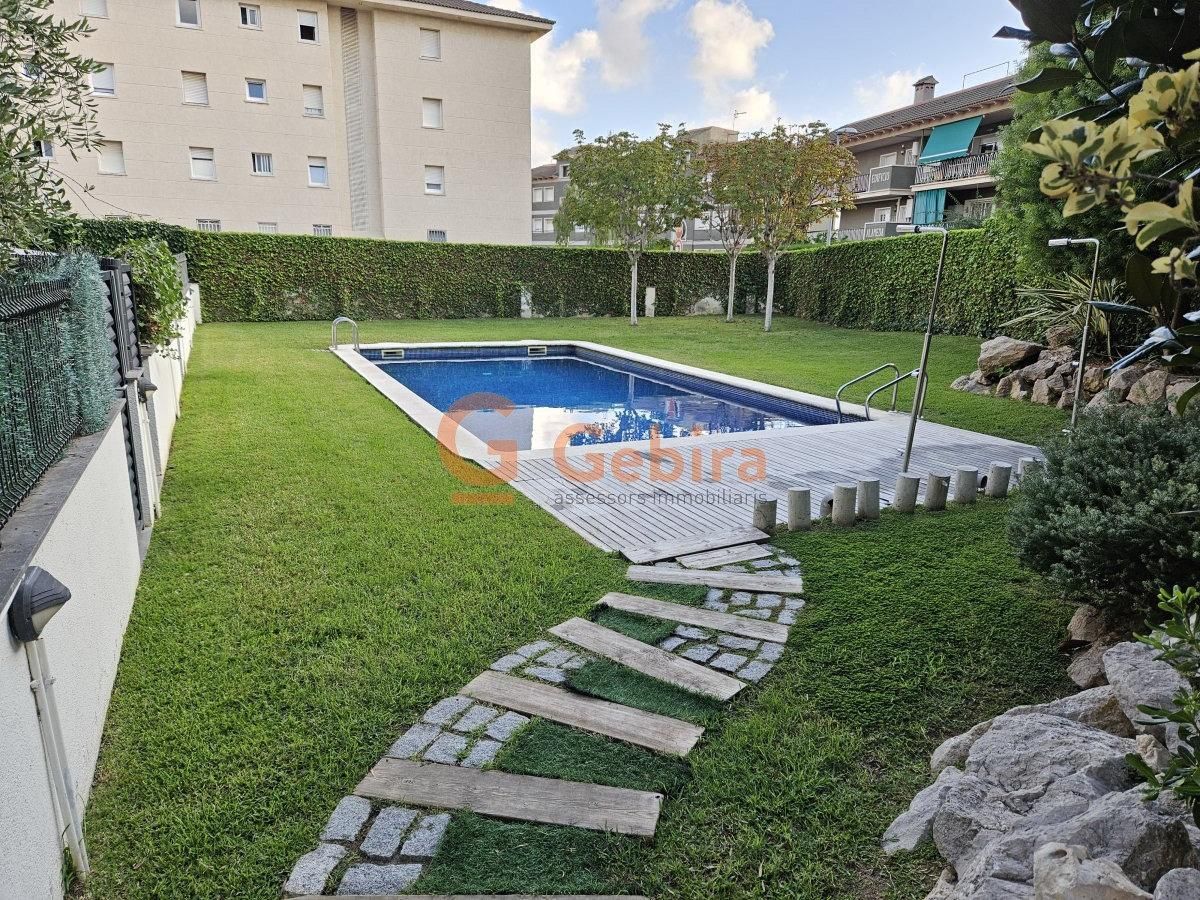 Piscina de Pis de lloguer en Cunit amb Calefacció, Jardí privat i Terrassa