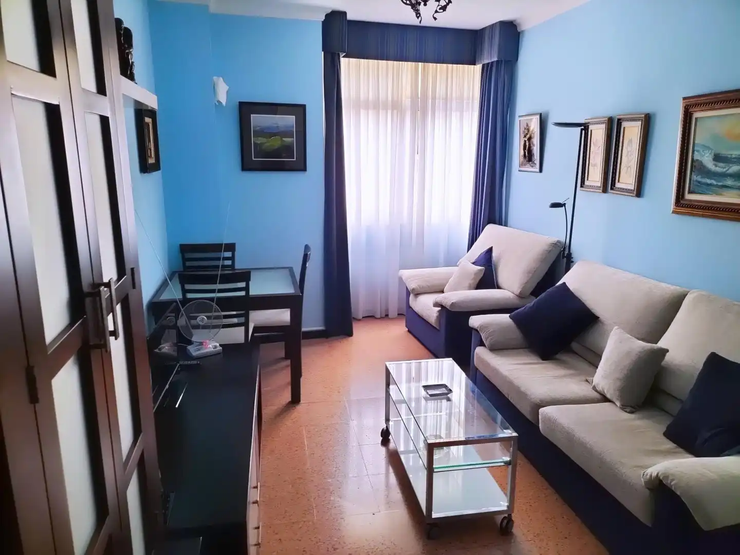 Sala d'estar de Pis en venda en Las Palmas de Gran Canaria amb Moblat i Balcó