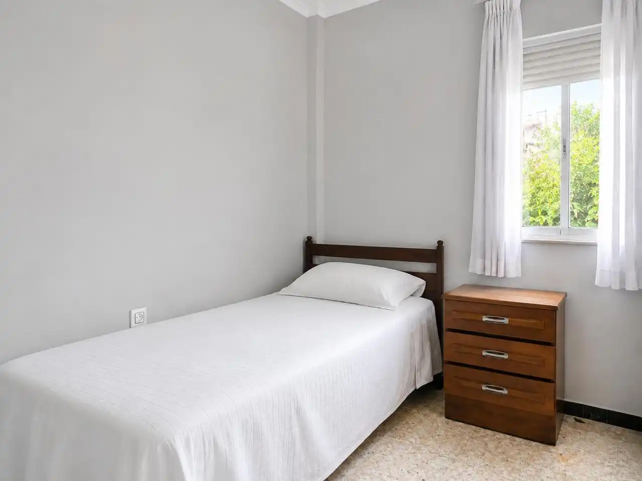 Habitación de Planta baja en venta en San Juan de Aznalfarache con Trastero y Amueblado