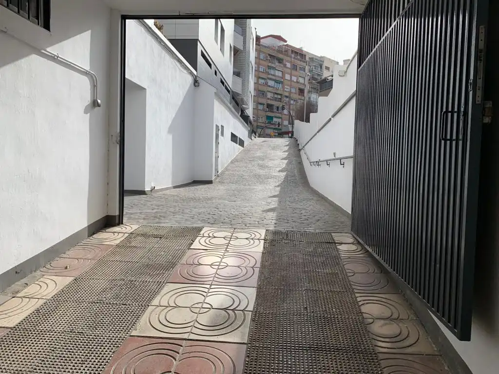 Einzelparkplatz zur Miete in Calle Profesor Luis Molina Gómez 4, imagen 2