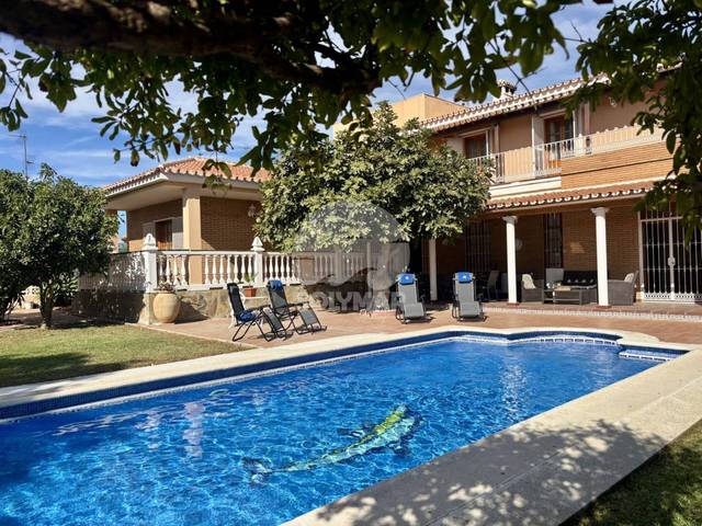 Casa-chalet en Venta en Calle Ruta del Vino en El Tomillar