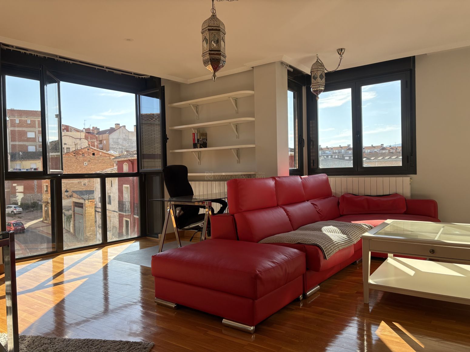 Sala d'estar de Àtic en venda en Villamediana de Iregua amb Calefacció, Parquet i Terrassa