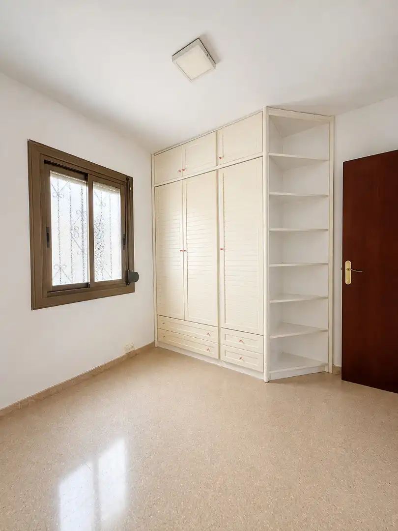 Habitación de Piso en venta en El Prat de Llobregat con Aire acondicionado, Calefacción y Horno
