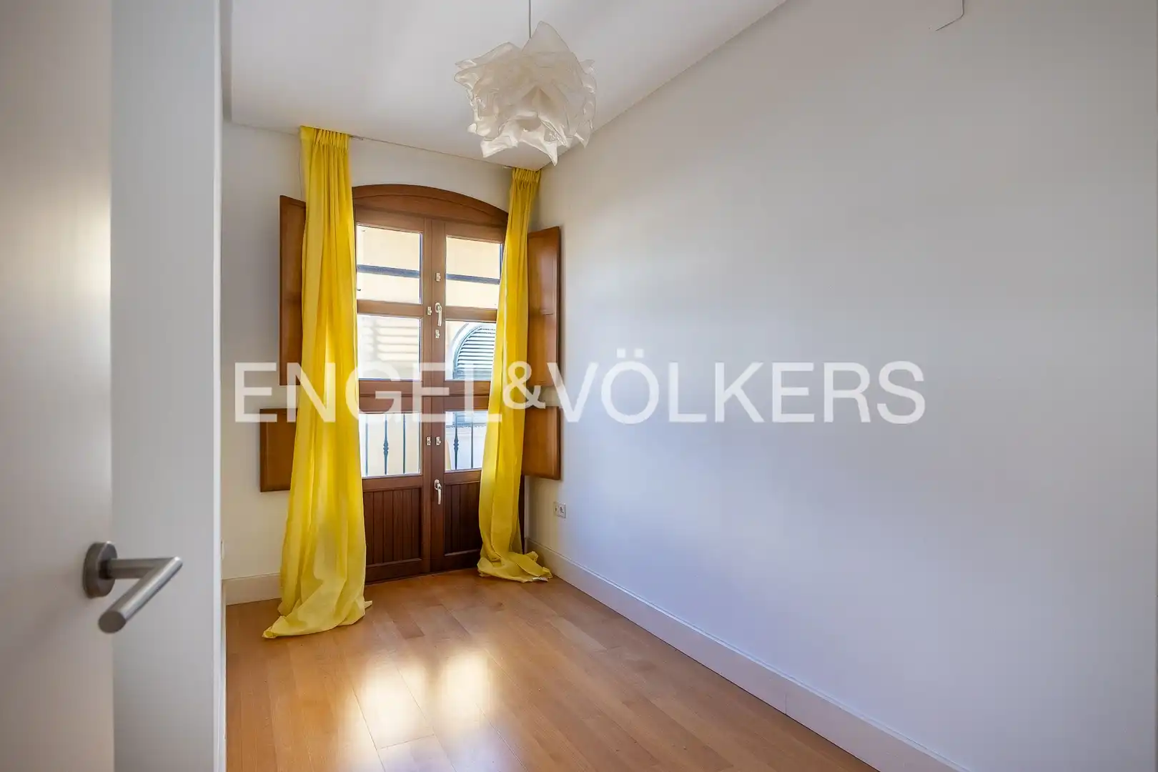 Houses for sale in Sevilla  with Air Conditioner, Heating and Storage room