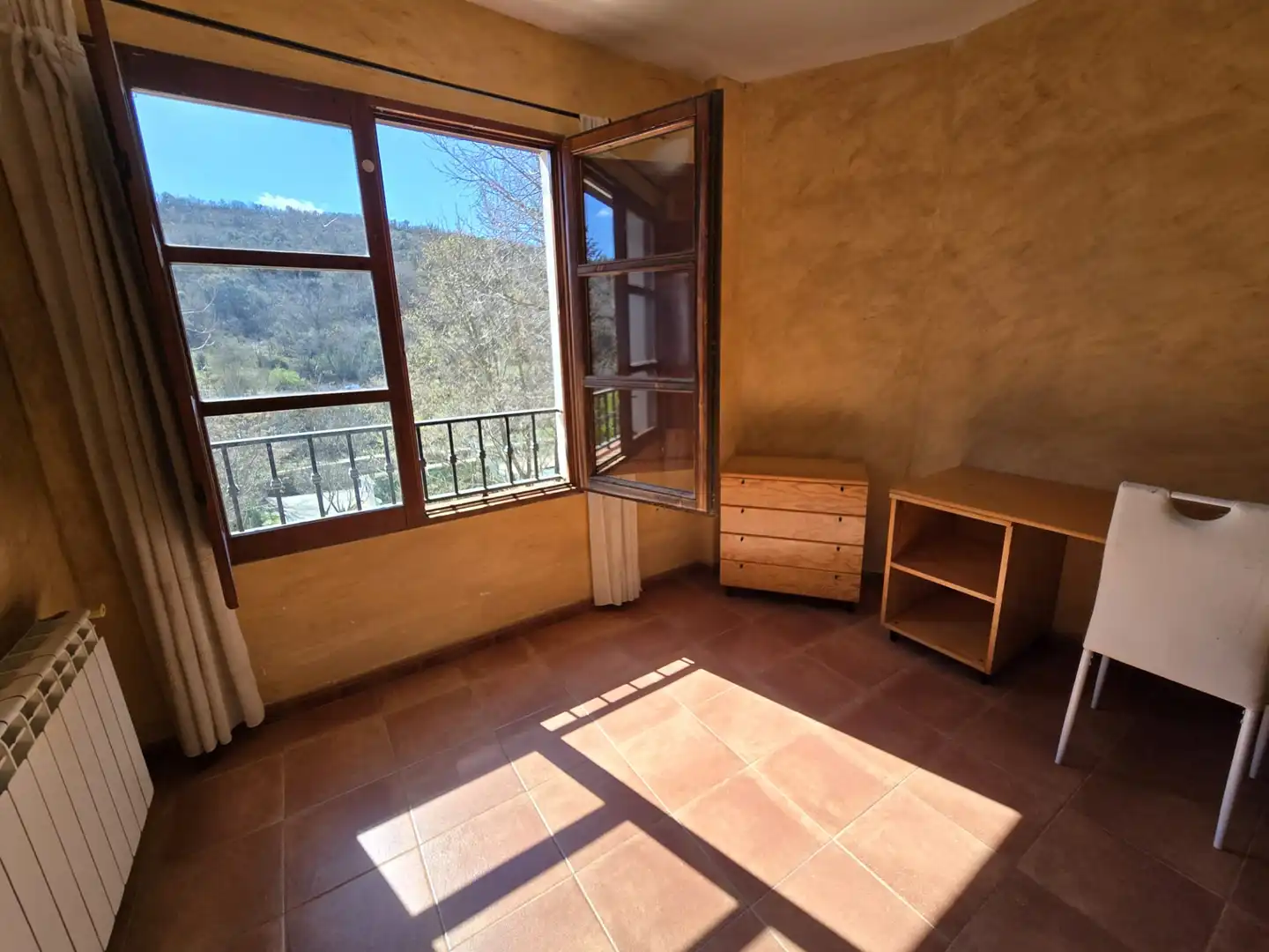 Habitación de Casa adosada en venta en Olmeda de las Fuentes con Calefacción