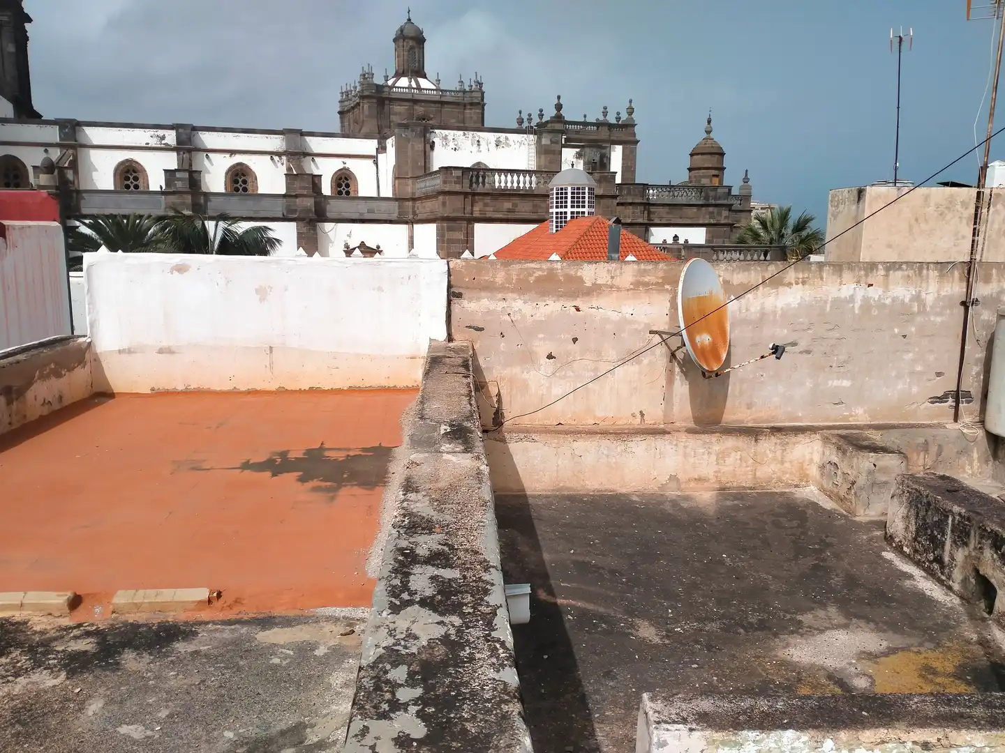 Vista exterior de Casa o xalet en venda en Las Palmas de Gran Canaria amb Rentadora i Balcó