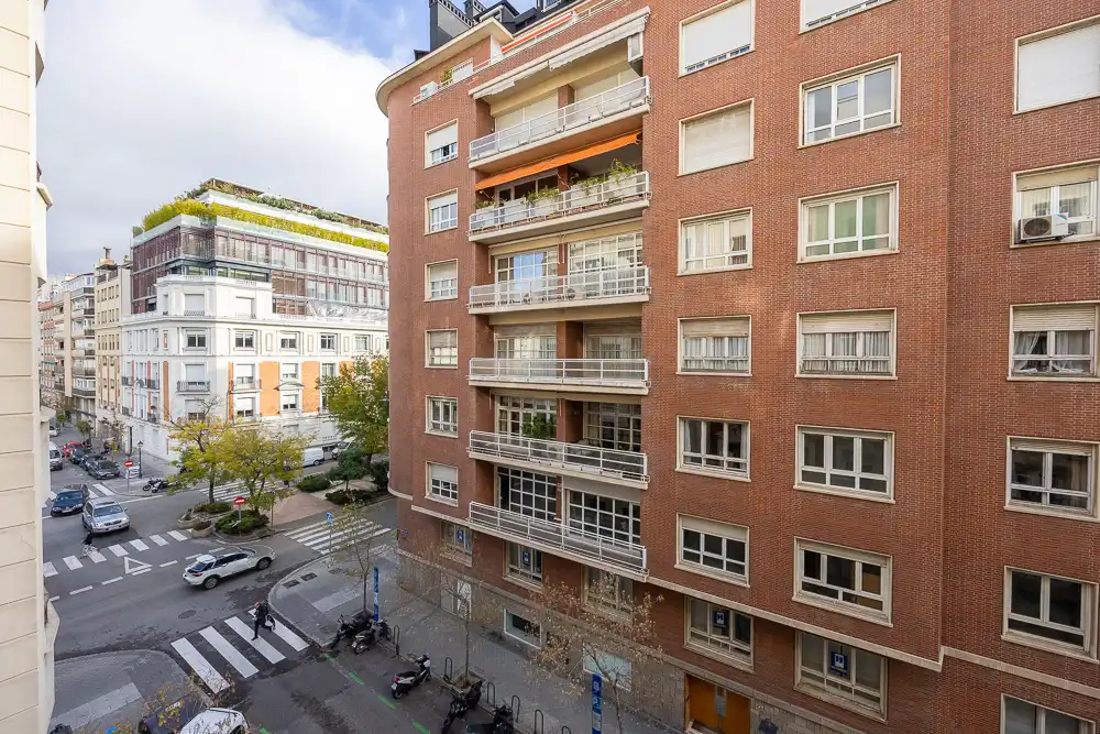 Außenansicht von Wohnung zum Verkauf in Madrid mit Klimaanlage, Heizung und Abstellraum