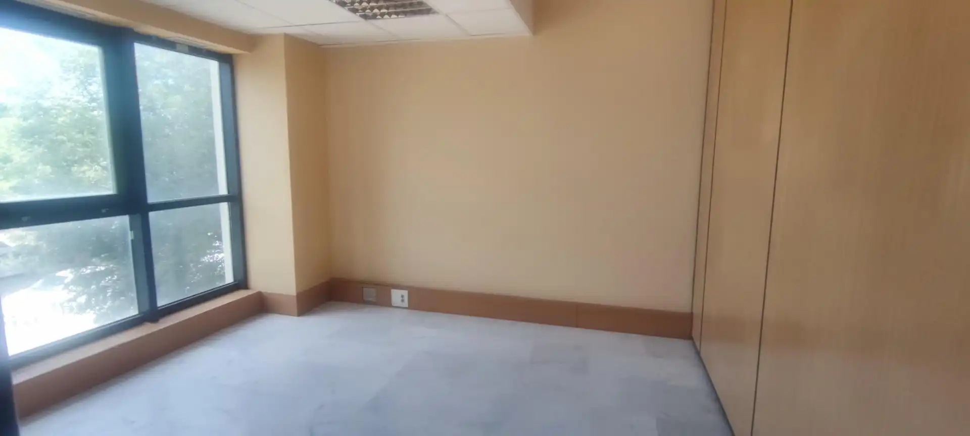 Büro zur Miete in Sevilla mit Klimaanlage