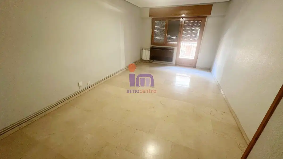 Flat with terrace for sale in Valdepeñas, imagen 2