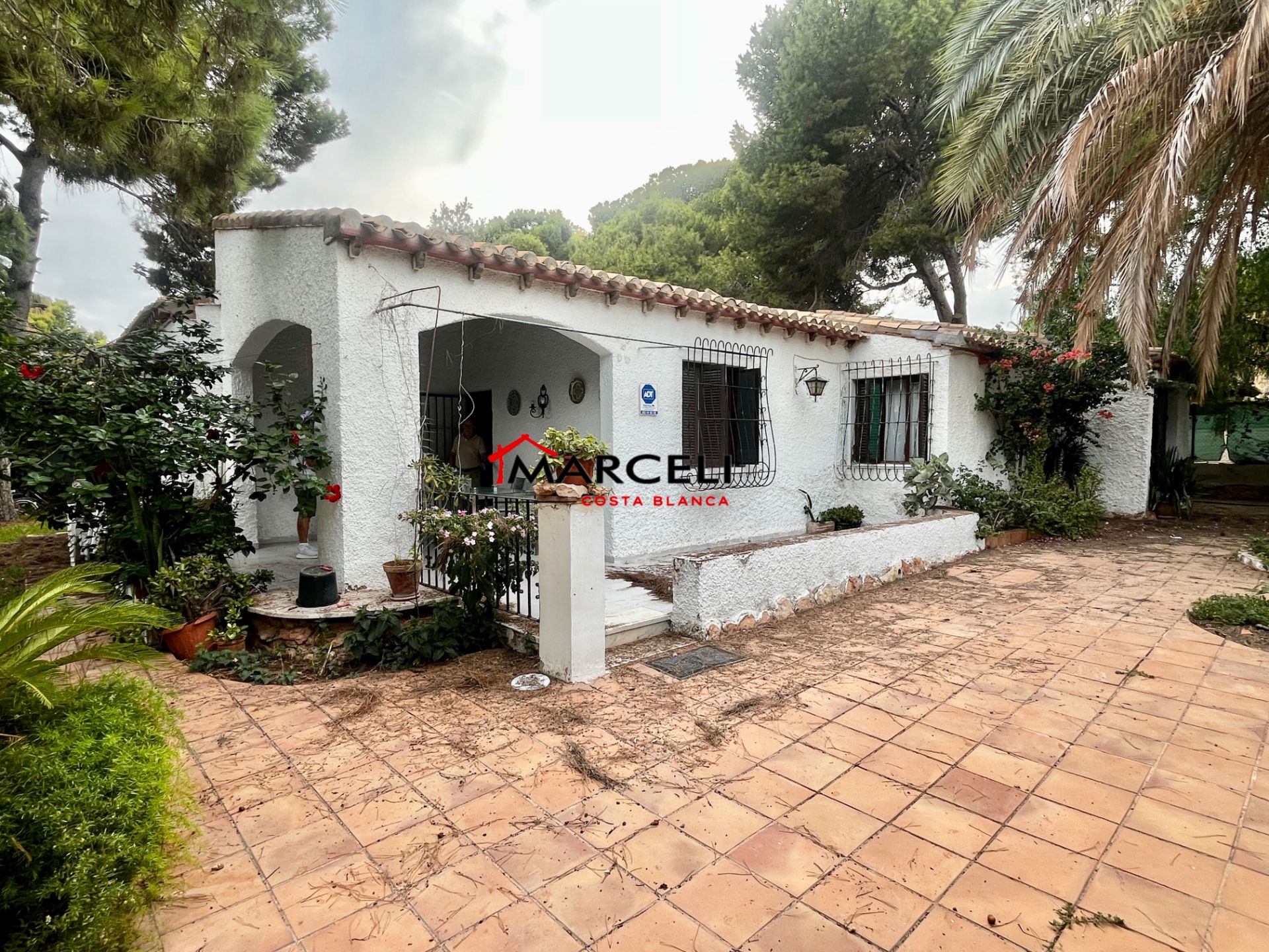 Vista exterior de Casa o xalet en venda en Orihuela amb Jardí privat, Terrassa i Moblat