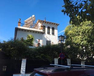 Vista exterior de Casa adosada en venda en  Sevilla Capital amb Jardí privat i Piscina