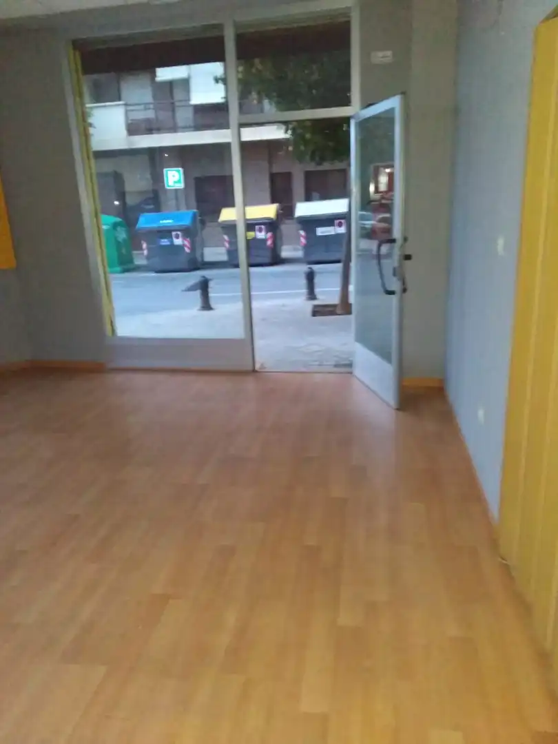 Local de alquiler en Granada con Parquet