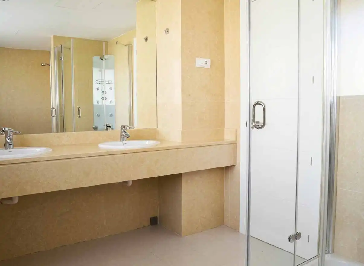 Bathroom of Detached homes for rent in La Moraleja  with Air Conditioner, Heating and Private garden