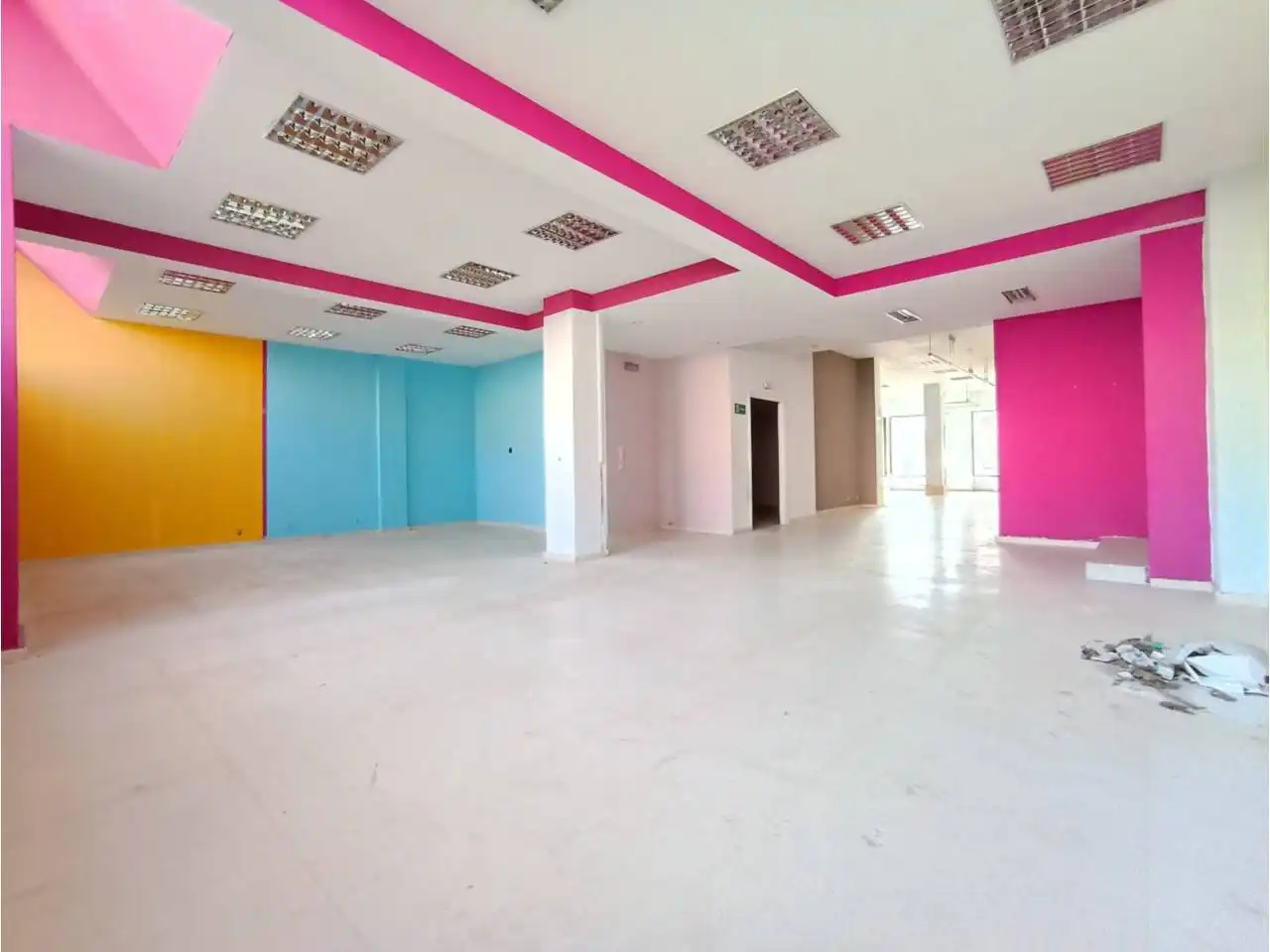 Business premises for sale in Calle Legión Española, imagen 3
