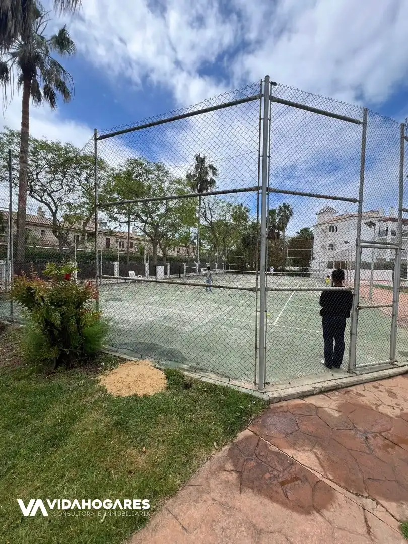 Parking de Piso de alquiler en Rota con Piscina y Amueblado