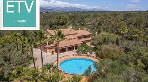 Bienvenido a esta impresionante propiedad  una finca rústica que hará las delicias de familias, parejas e inversores por igual. La
