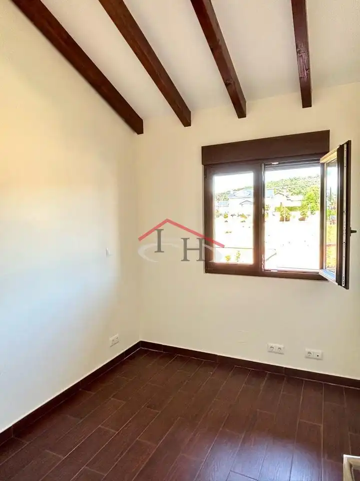 Casa adosada en venta en Sariegos con Calefacción, Jardín privado y Terraza