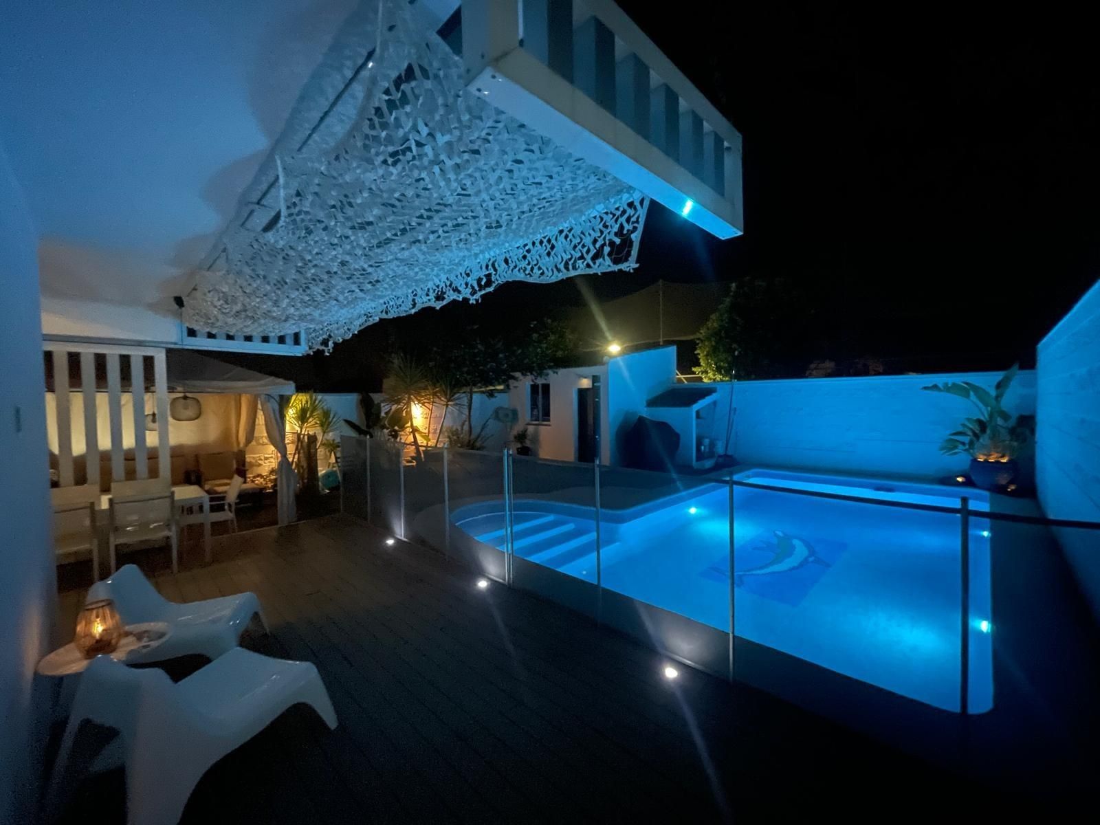 Piscina de Casa o xalet en venda en Bollullos de la Mitación amb Aire condicionat, Jardí privat i Terrassa