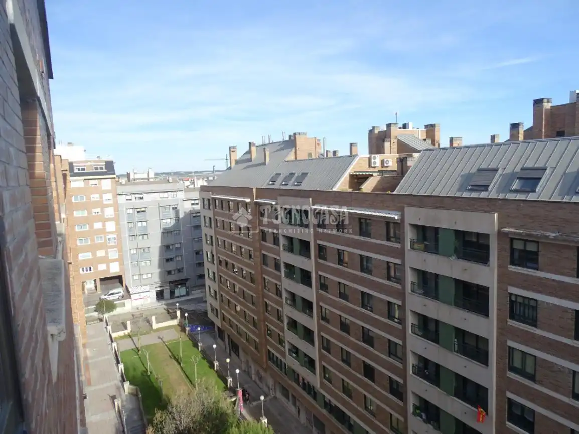 Vista exterior de Piso en venta en Valladolid con Aire acondicionado y Calefacción