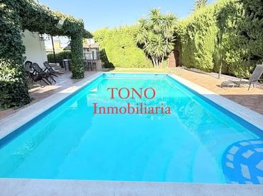 Villa con balcone in vendita a Calle Adriano 12
