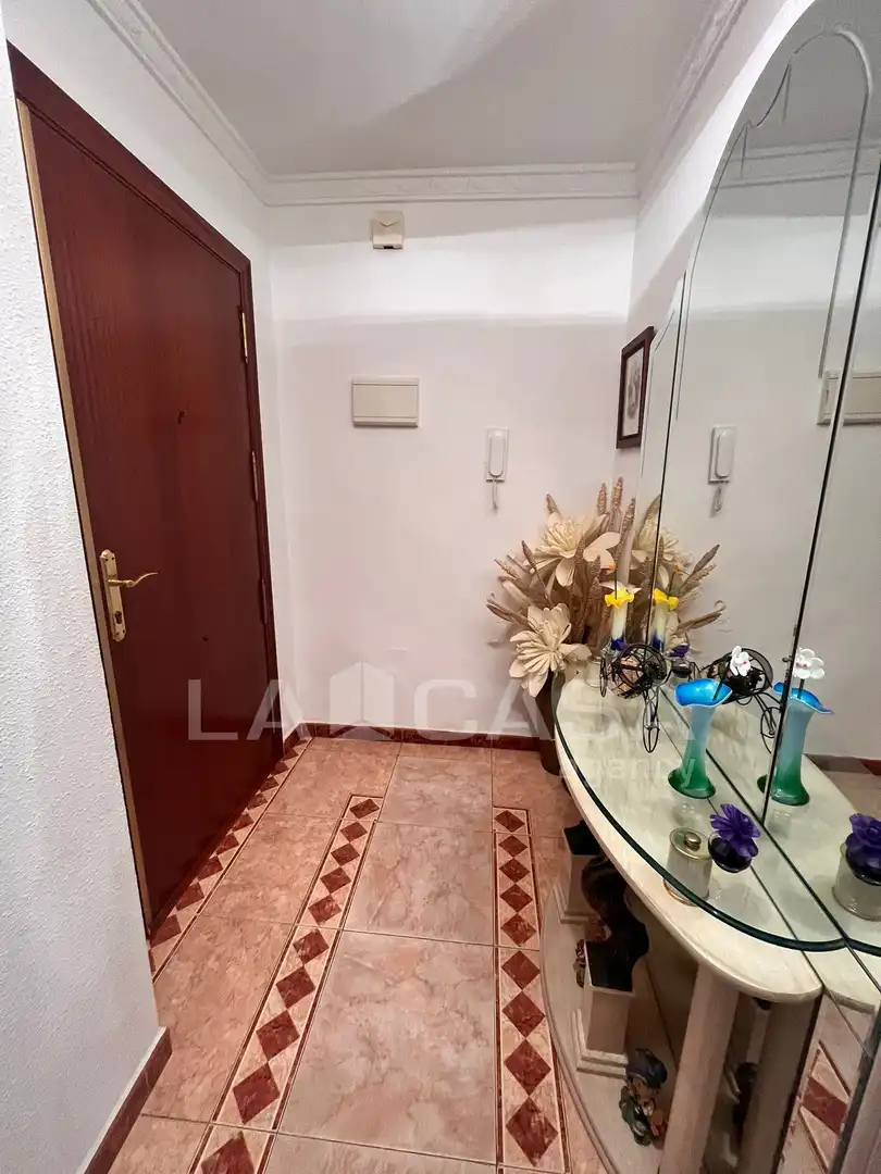 Flat for sale in Algeciras  with Balcony