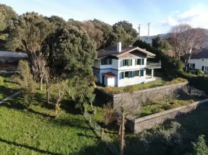 Vista exterior de Casa o xalet en venda en Zumaia amb Jardí privat, Terrassa i Moblat